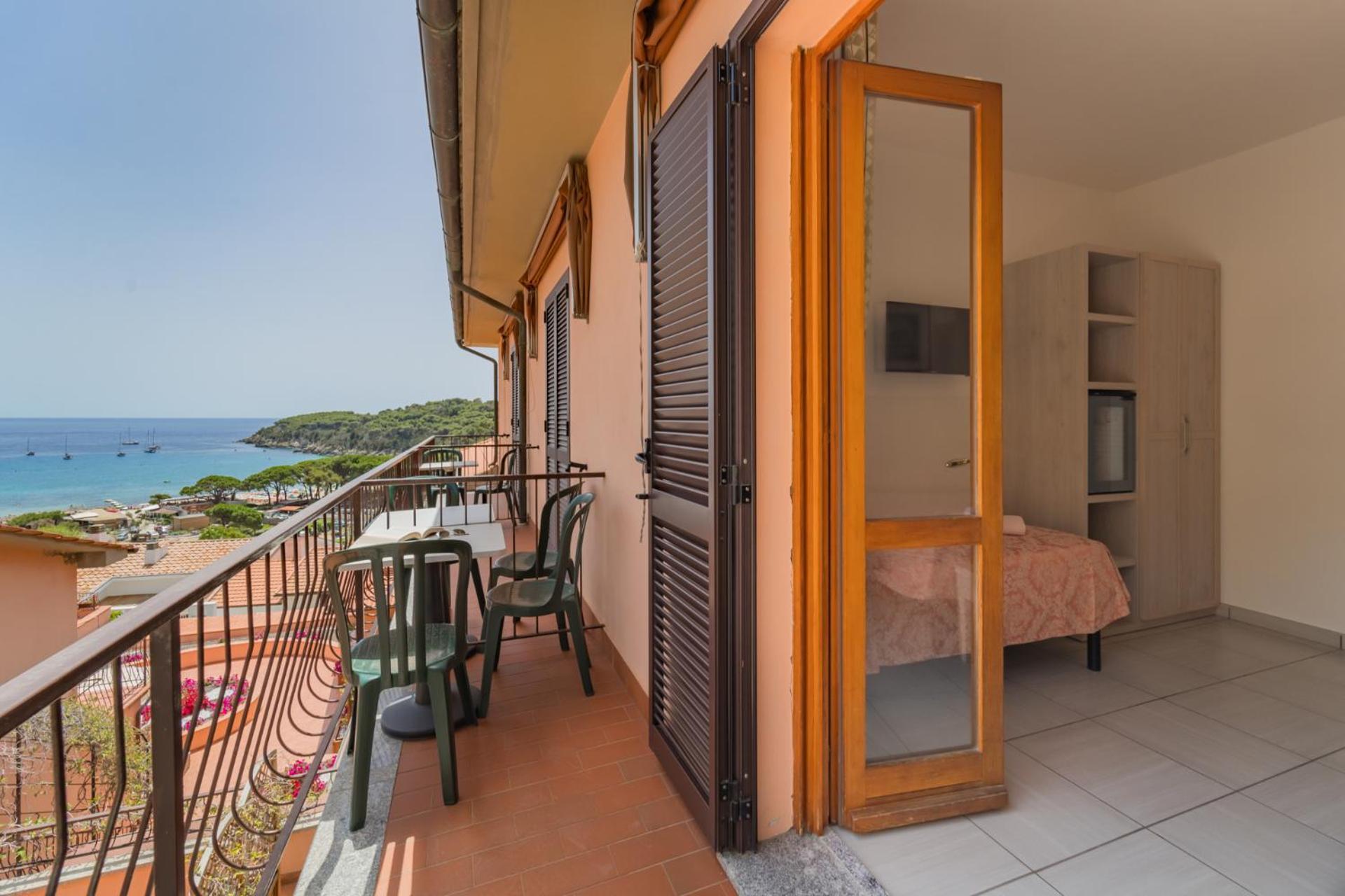 Hotel Lo Scirocco Fetovaia Exterior photo